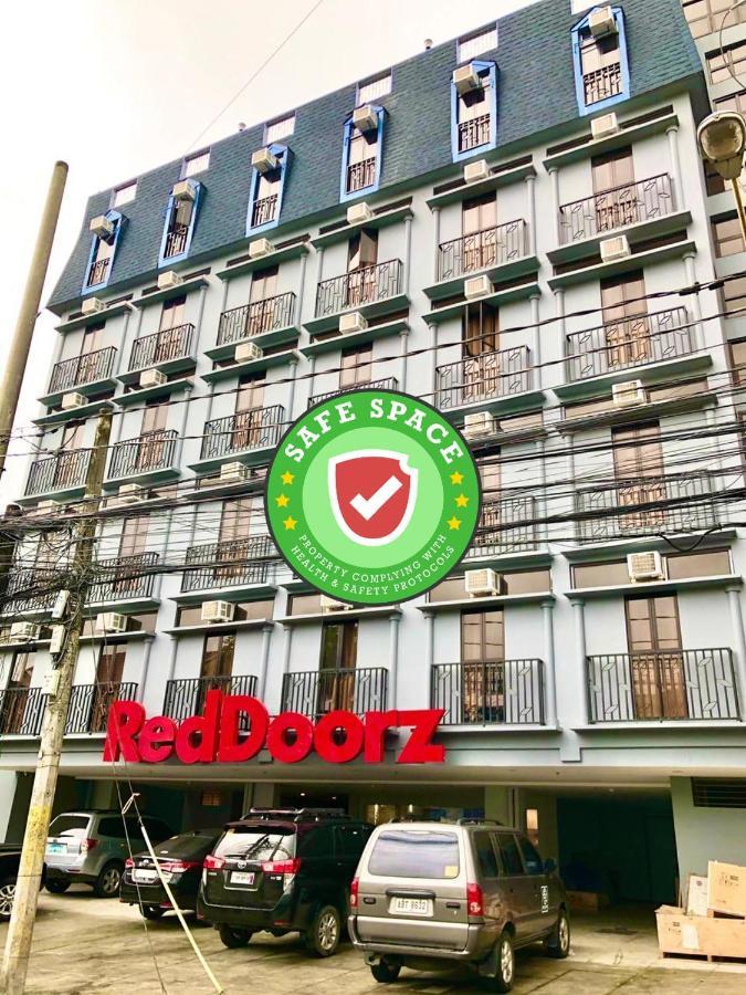 Reddoorz Plus @ Jardin Suites Guadalupe Nuevo Mandaluyong Esterno foto