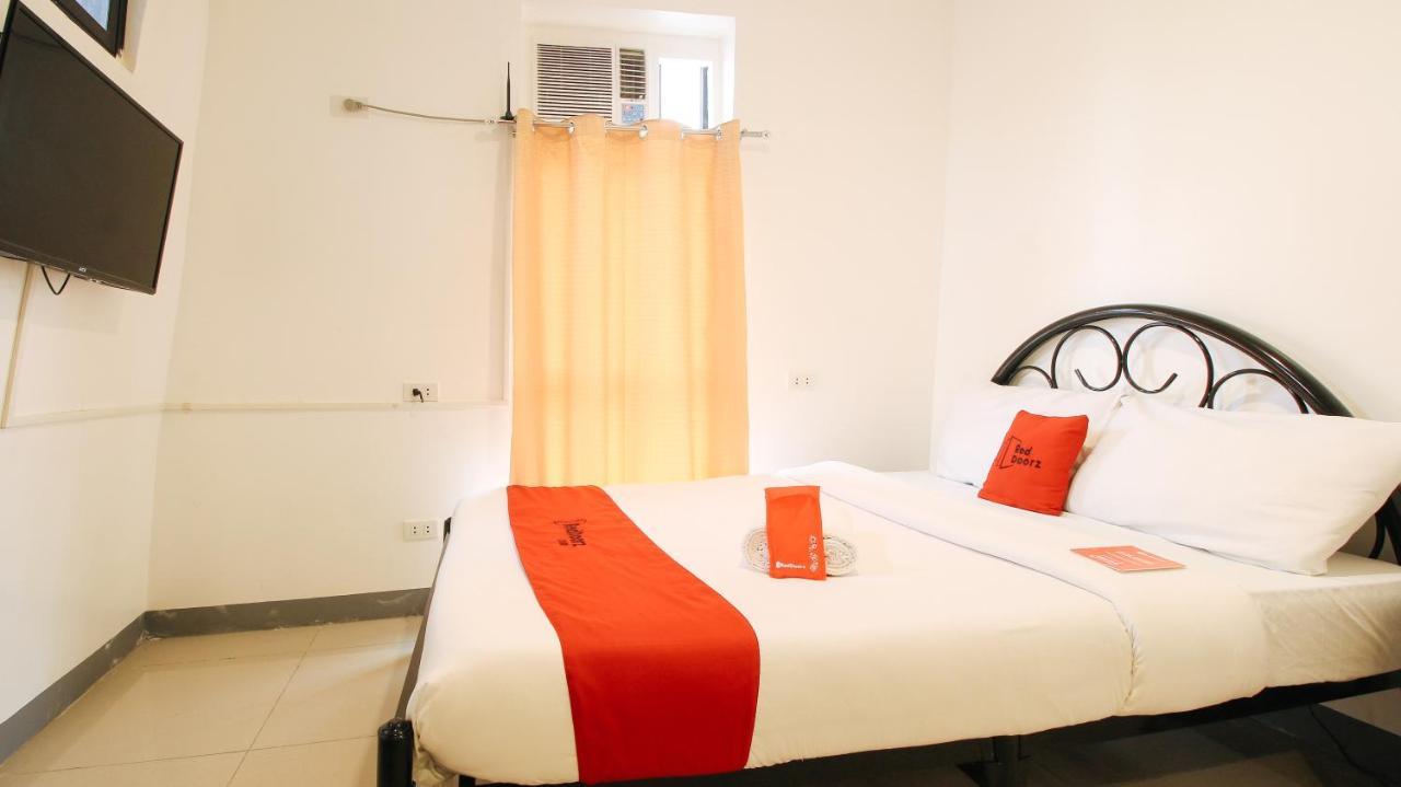 Reddoorz Plus @ Jardin Suites Guadalupe Nuevo Mandaluyong Esterno foto
