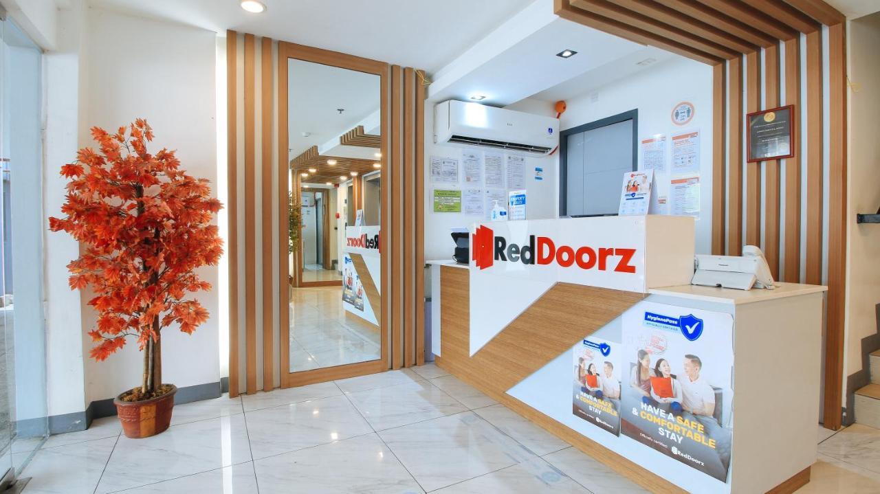 Reddoorz Plus @ Jardin Suites Guadalupe Nuevo Mandaluyong Esterno foto