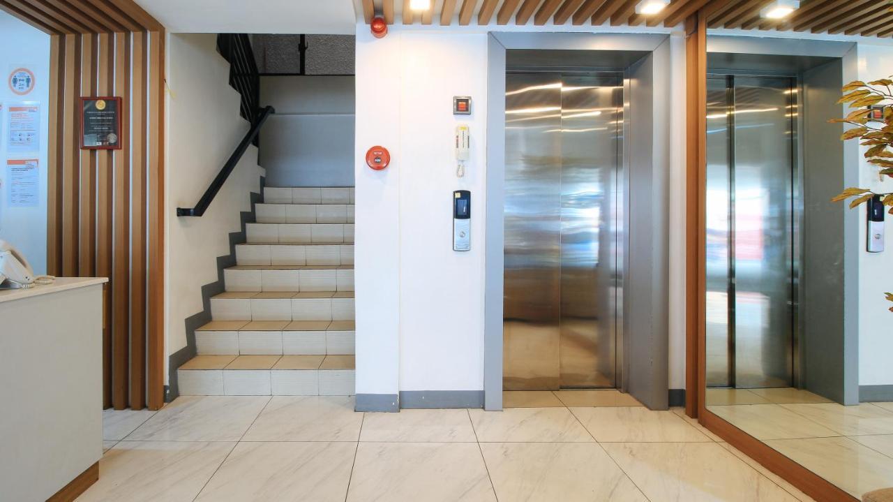 Reddoorz Plus @ Jardin Suites Guadalupe Nuevo Mandaluyong Esterno foto