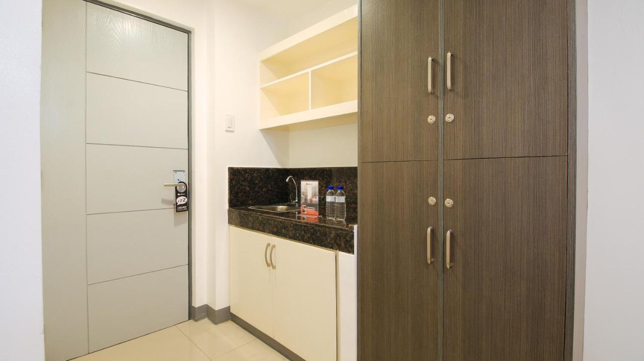 Reddoorz Plus @ Jardin Suites Guadalupe Nuevo Mandaluyong Esterno foto